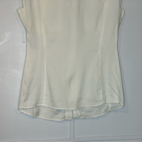 FRAME Arie Sleeveless Linen Button-Up Top in White - Picture 8 of 12